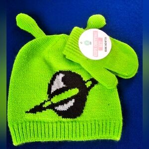 PLANET BEANIE & MITTON SET NWT